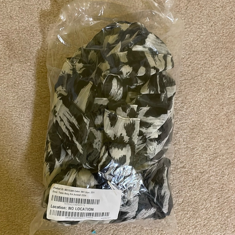 NWT TUNIC ROXY PRINT ANIMAL